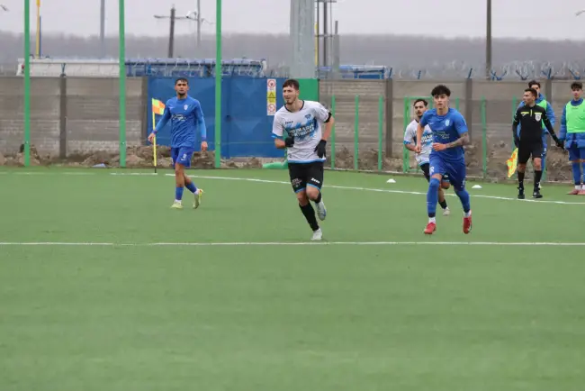 Foto Oltul Curtişoara pierde duelul de pe teren propriu cu LPS Clinceni