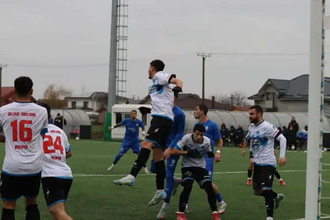 Foto Oltul Curtişoara pierde duelul de pe teren propriu cu LPS Clinceni
