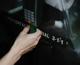 Foto Slatina: Un cuplu a golit cardul unui bărbat prin 33 de retrageri și a mai încercat de alte 24 de ori