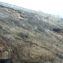 Foto Alunecări de teren pe Drumul Expres Craiova-Pitești: De ce se surpă malurile la scurt timp după inaugurare