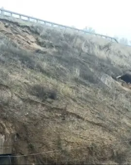 Foto Alunecări de teren pe Drumul Expres Craiova-Pitești: De ce se surpă malurile la scurt timp după inaugurare