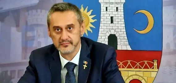 Foto Urmărire în Slatina: Vărul primarului Mario De Mezzo, încătușat după ce a refuzat să oprească și a lovit mașina poliției