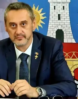 Foto Urmărire în Slatina: Vărul primarului Mario De Mezzo, încătușat după ce a refuzat să oprească și a lovit mașina poliției