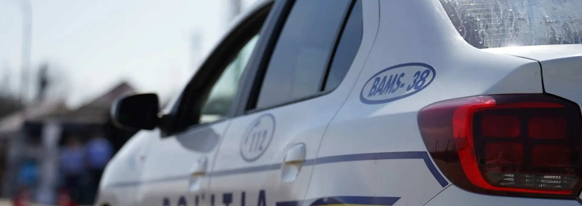 Foto Doi adolescenţi, din Stoicăneşti, reţinuţi după ce au bătut un bărbat