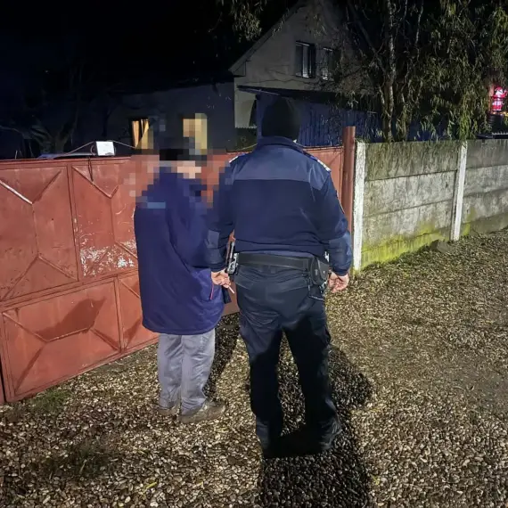 Foto Un bărbat de 78 de ani, rătăcit în afara localităţii Băbiciu, găsit de jandarmii olteni