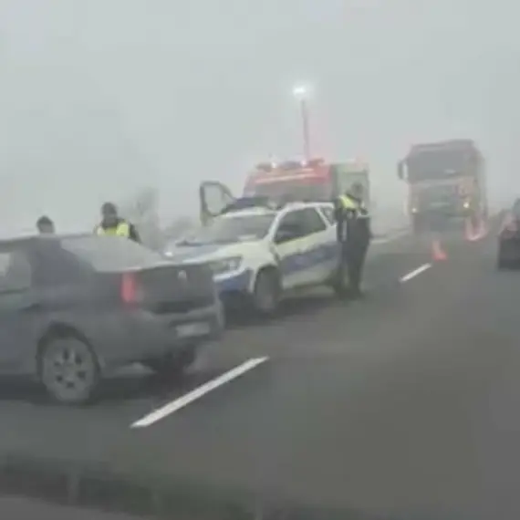Foto Accident pe DN 65, la Valea Mare. O persoană rănită, după coliziunea între două autoturisme