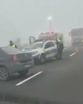 Foto Accident pe DN 65, la Valea Mare. O persoană rănită, după coliziunea între două autoturisme