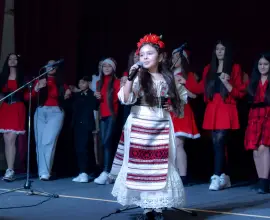 Foto „Dăruiește de Crăciun”: Lecție de solidaritate la Drăgănești-Olt. Elevii și profesorii, mobilizare exemplară pentru familiile nevoiașe