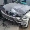 Foto Accident în Slatina: Autoturism proiectat pe trotuar, după impactul cu o altă maşină, pe strada Crişan 