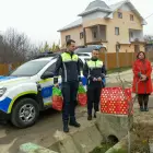 Foto Poliţiştii din Olt, daruri pentru familiile nevoiaşe în prag de Crăciun