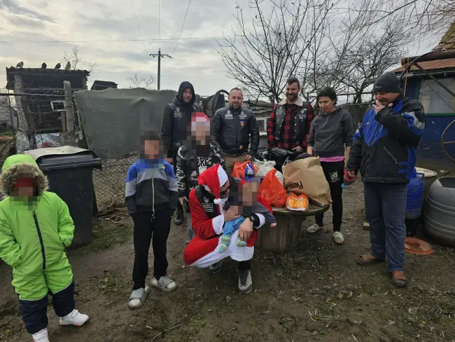 Foto FOTO. Motocicliștii „South Side” din Slatina au oferit cadouri, şi în acest an, câtorva familii nevoiaşe din judeţul Olt