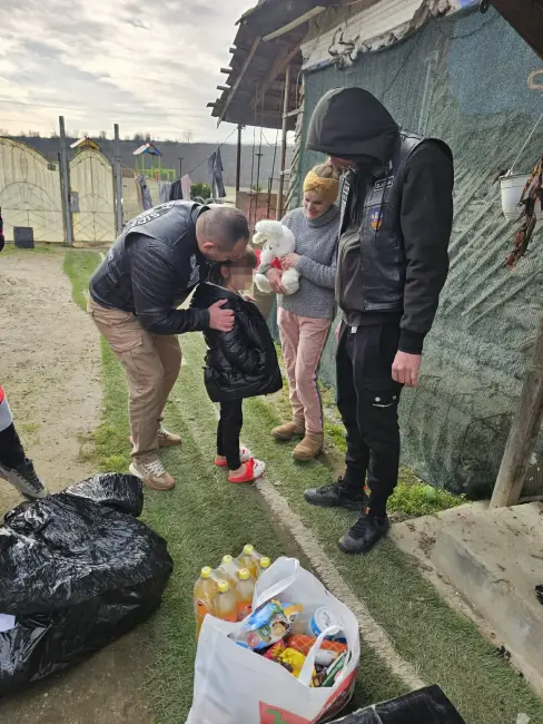 Foto FOTO. Motocicliștii „South Side” din Slatina au oferit cadouri, şi în acest an, câtorva familii nevoiaşe din judeţul Olt