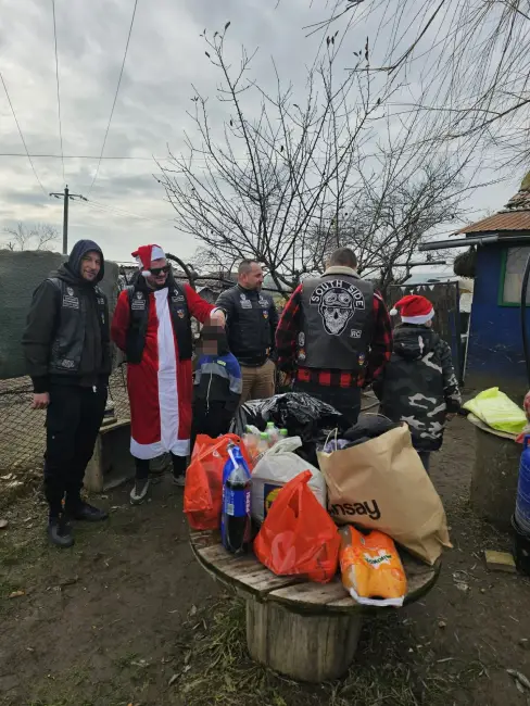 Foto FOTO. Motocicliștii „South Side” din Slatina au oferit cadouri, şi în acest an, câtorva familii nevoiaşe din judeţul Olt