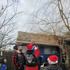 Foto FOTO. Motocicliștii „South Side” din Slatina au oferit cadouri, şi în acest an, câtorva familii nevoiaşe din judeţul Olt