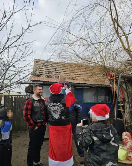 Foto FOTO. Motocicliștii „South Side” din Slatina au oferit cadouri, şi în acest an, câtorva familii nevoiaşe din judeţul Olt