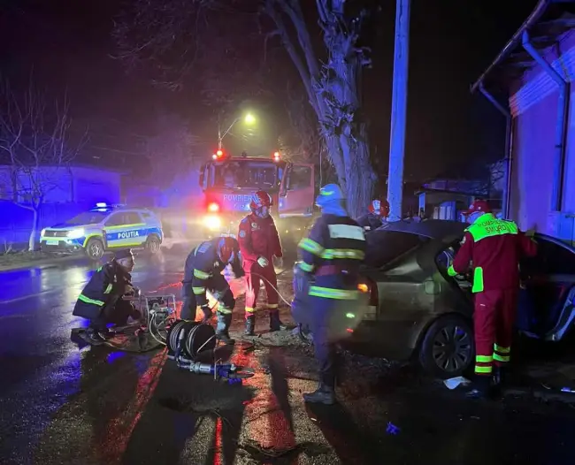 Foto Accident mortal, la Corabia. Un tânăr de 18 ani şi-a pierdut viaţa, iar alte patru victime rănite grav
