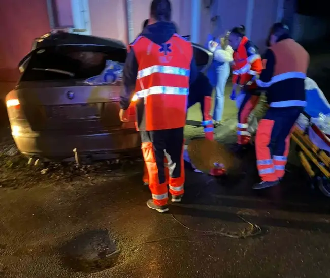 Foto Accident mortal, la Corabia. Un tânăr de 18 ani şi-a pierdut viaţa, iar alte patru victime rănite grav