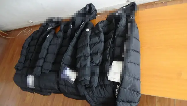 Foto VIDEO. Articole vestimentare contrafăcute descoperite în târgul din Osica de Sus