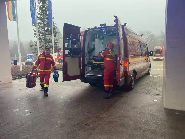 Foto Tavan prăbușit la piscina hotelului Hilton din Sibiu. A fost activat Planul Roșu de Intervenție