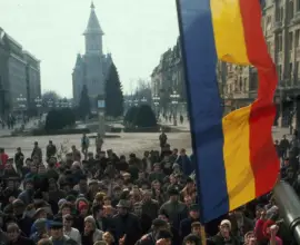 Foto Ordinul criminal refuzat de parașutiștii din Caracal la Revoluție: „Au fost trimiși să tragă, dar au fraternizat cu oamenii”. Mărturii despre eroii neștiuți