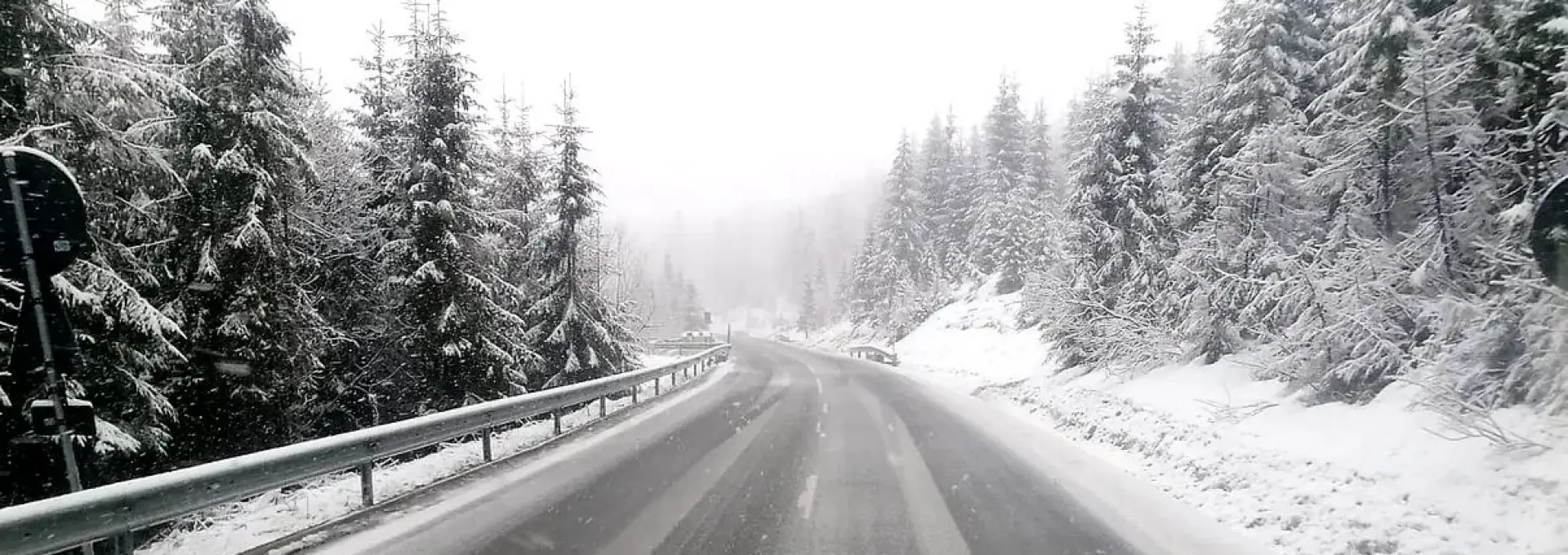 Foto Zonele din România unde deja ninge în Ajunul Crăciunului. Cod galben pentru jumătate de țară