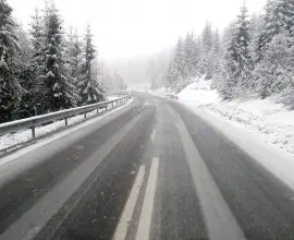 Foto Zonele din România unde deja ninge în Ajunul Crăciunului. Cod galben pentru jumătate de țară