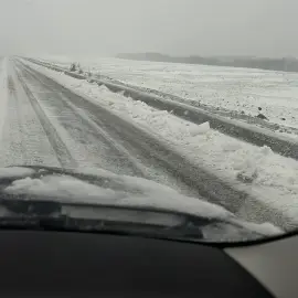 Foto Circulaţie în condiţii de iarnă pe drumurile din Olt. Ce recomandă poliţiştii