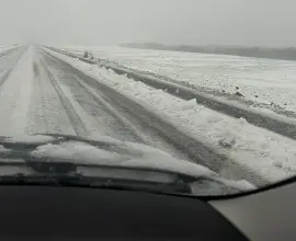 Foto Circulaţie în condiţii de iarnă pe drumurile din Olt. Ce recomandă poliţiştii