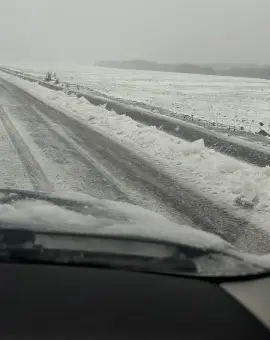 Foto Circulaţie în condiţii de iarnă pe drumurile din Olt. Ce recomandă poliţiştii