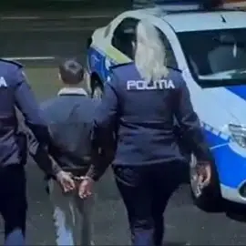 Foto Un tânăr din Pleşoiu, reţinut de poliţişti după ce şi-a bătut mama (VIDEO)