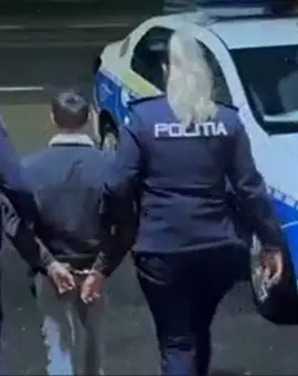 Foto Un tânăr din Pleşoiu, reţinut de poliţişti după ce şi-a bătut mama (VIDEO)
