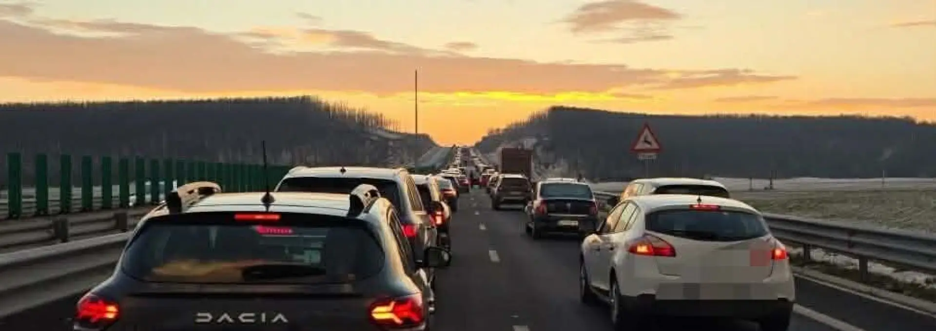 Foto Accident pe DEx 12, în Olt. Zece autoturisme implicate în eveniment. Plan Roşu de intervenţie