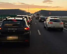 Foto Accident pe DEx 12, în Olt. Zece autoturisme implicate în eveniment. Plan Roşu de intervenţie