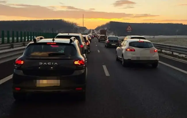 Foto Accident pe DEx 12, în Olt. Zece autoturisme implicate în eveniment. Plan Roşu de intervenţie