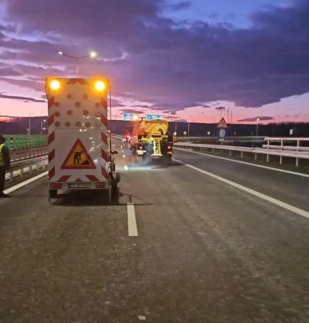 Foto Accident pe DEx 12, în Olt. Zece autoturisme implicate în eveniment. Plan Roşu de intervenţie