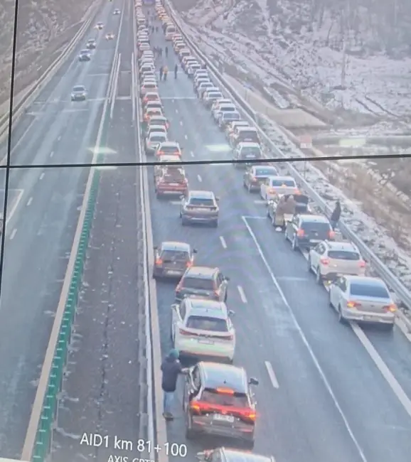 Foto Accident pe DEx 12, în Olt. Zece autoturisme implicate în eveniment. Plan Roşu de intervenţie