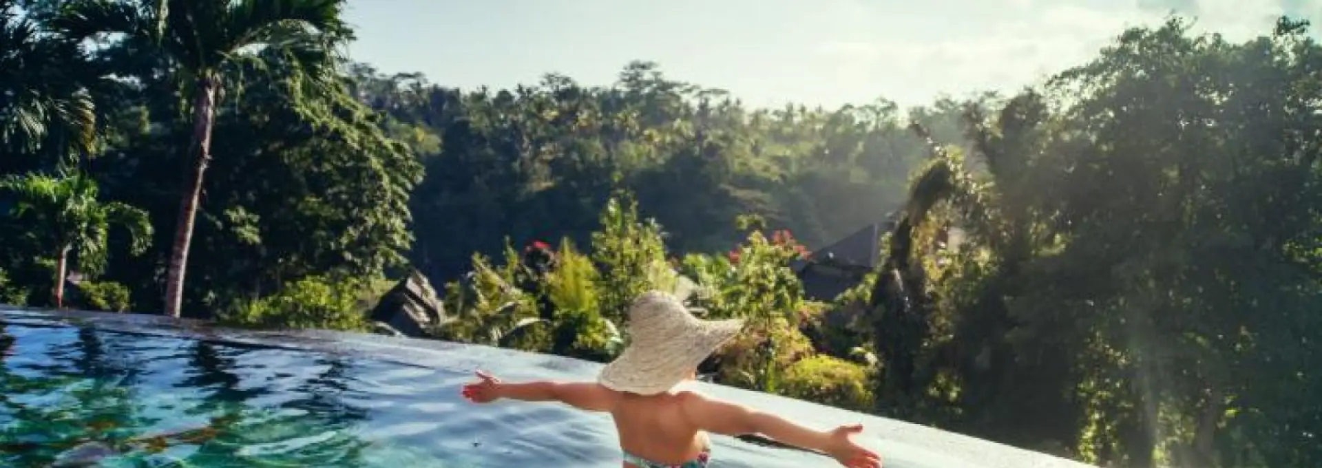 Foto Vacanță de lux cu bani puțini? Adevărul despre prețurile mici și „capcana Booking” explicată de un expert