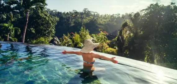 Foto Vacanță de lux cu bani puțini? Adevărul despre prețurile mici și „capcana Booking” explicată de un expert