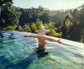 Foto Vacanță de lux cu bani puțini? Adevărul despre prețurile mici și „capcana Booking” explicată de un expert