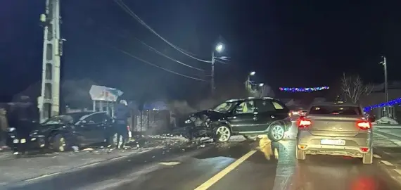 Foto Accident cu două autoturisme implicate, la Pleşoiu. Şoferul vinovat a plecat de la locul evenimentului