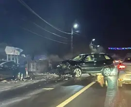 Foto Accident cu două autoturisme implicate, la Pleşoiu. Şoferul vinovat a plecat de la locul evenimentului