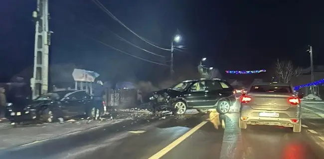 Foto Accident cu două autoturisme implicate, la Pleşoiu. Şoferul vinovat a plecat de la locul evenimentului