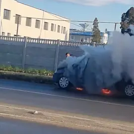 Foto Un autoturism a luat foc, pe strada Cireașov din Slatina