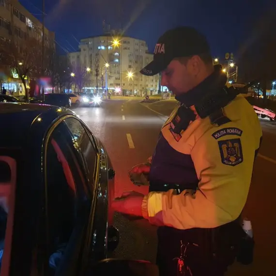 Foto Polițiștii olteni au reţinut 14 permise de conducere în minivacanța de Crăciun