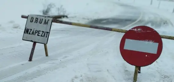 Foto Revelion cu ger, vânt puternic şi ninsori pe arii extinse