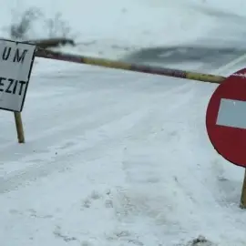 Foto Revelion cu ger, vânt puternic şi ninsori pe arii extinse