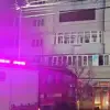 Foto Noapte de coșmar pe Bulevardul A.I. Cuza din Slatina. Zeci de locatari evacuați și salvări spectaculoase de la etaj din cauza unei lumânări
