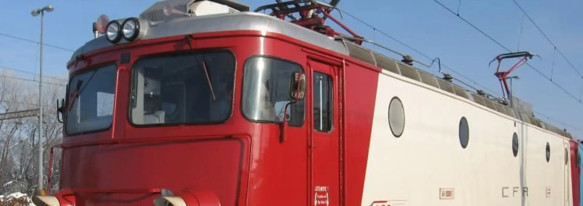 Foto Haos pe calea ferată în Olt. Trafic blocat total între Drăgănești și Fărcașele din cauza unui tren de marfă defect