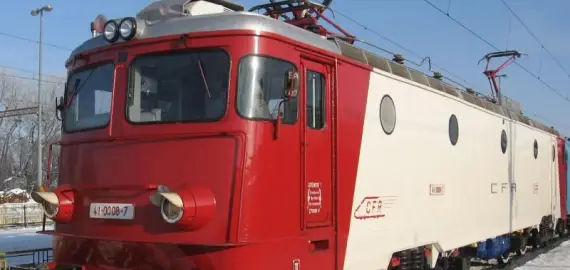 Foto Haos pe calea ferată în Olt. Trafic blocat total între Drăgănești și Fărcașele din cauza unui tren de marfă defect