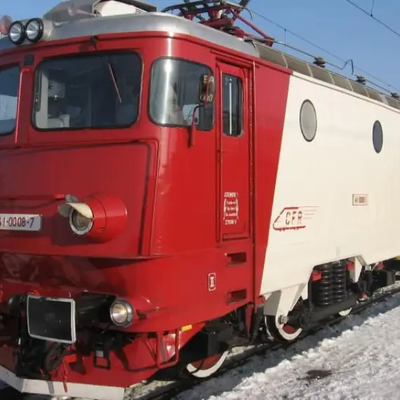 Foto Haos pe calea ferată în Olt. Trafic blocat total între Drăgănești și Fărcașele din cauza unui tren de marfă defect